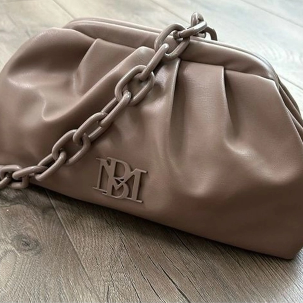 Elegant Tan Chain Bag- Badgley Mischka